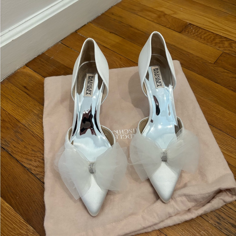 Badgley Mischka White Heels with Bow